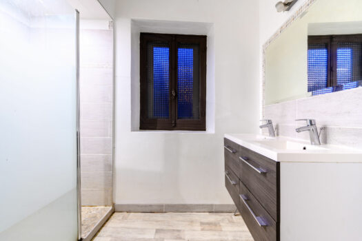 Maison de village avec véranda et jardin – Grandris – 105 000€