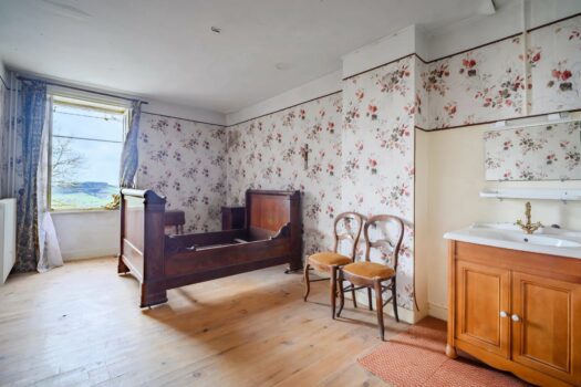 Le Paradis Oublié – Ensemble immobilier à fort potentiel 472 m2- entièrement à rénover – Thizy les Bourgs – 170 000€