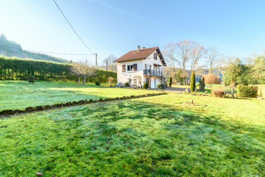 Charmante maison de 95 m2 + rez-de-chaussée garage et buanderie – Saint Just D’Avray – 240 000€