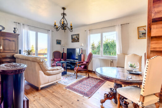 Charmante maison de 95 m2 + rez-de-chaussée garage et buanderie – Saint Just D’Avray – 240 000€