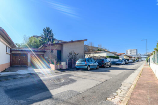 Maison de plain-pied des années 1930 – 3 chambres – Vénissieux – 296 000€