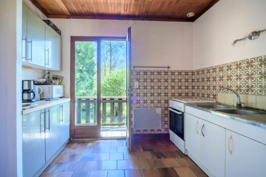 Le Refuge arboré – charmant chalet aux abords de Chénelette – 82m2 – 240 000€