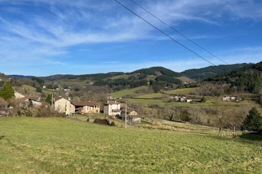 À Vendre : Terrain Constructible de 715 m² – Un Emplacement Idéal à Lamure-sur-Azergues