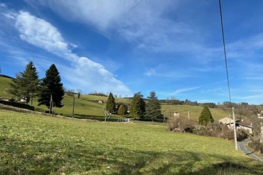 À Vendre : Terrain Constructible de 715 m² – Un Emplacement Idéal à Lamure-sur-Azergues