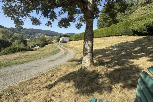 COUP DE CŒUR À SAINT-JUST-D’AVRAY ✨ – AUTHENTIQUE MAISON EN PIERRE RÉNOVÉE – 4 CHAMBRES – CALME ABSOLU – 1230 €/mois CC