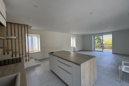 COUP DE CŒUR À SAINT-JUST-D’AVRAY ✨ – AUTHENTIQUE MAISON EN PIERRE RÉNOVÉE – 4 CHAMBRES – CALME ABSOLU – 1230 €/mois CC
