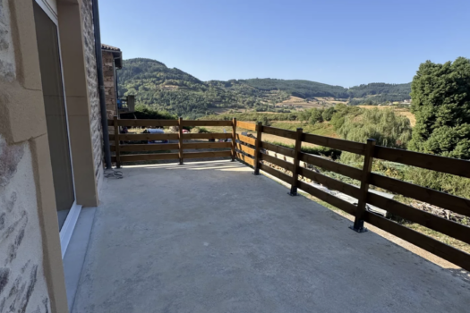 COUP DE CŒUR À SAINT-JUST-D’AVRAY ✨ – AUTHENTIQUE MAISON EN PIERRE RÉNOVÉE – 4 CHAMBRES – CALME ABSOLU – 1230 €/mois CC