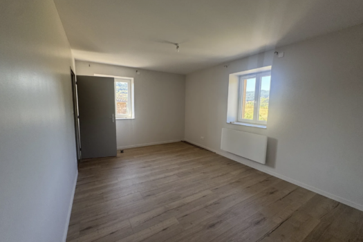 COUP DE CŒUR À SAINT-JUST-D’AVRAY ✨ – AUTHENTIQUE MAISON EN PIERRE RÉNOVÉE – 4 CHAMBRES – CALME ABSOLU – 1230 €/mois CC