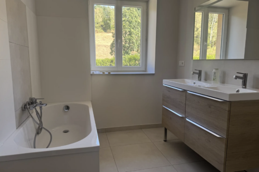 COUP DE CŒUR À SAINT-JUST-D’AVRAY ✨ – AUTHENTIQUE MAISON EN PIERRE RÉNOVÉE – 4 CHAMBRES – CALME ABSOLU – 1230 €/mois CC