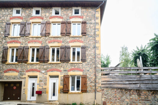 🏡 GRANDRIS – Maison de village entièrement rénovée avec goût – 220 m² habitables + Terrasse + jardin + Atelier – 250 000 €