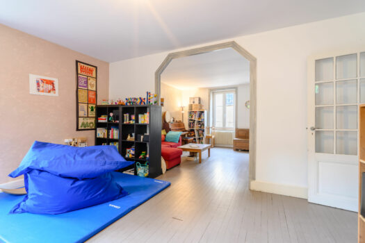 🏡 GRANDRIS – Maison de village entièrement rénovée avec goût – 220 m² habitables + Terrasse + jardin + Atelier – 250 000 €