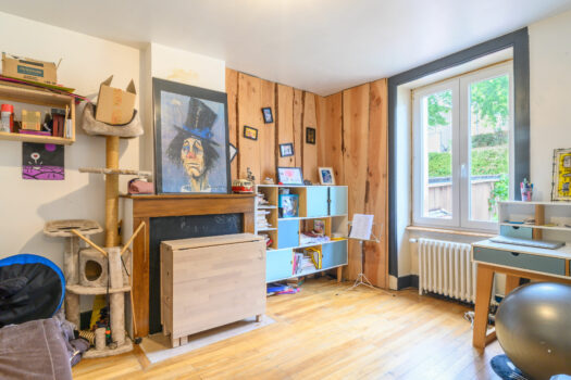 🏡 GRANDRIS – Maison de village entièrement rénovée avec goût – 220 m² habitables + Terrasse + jardin + Atelier – 250 000 €