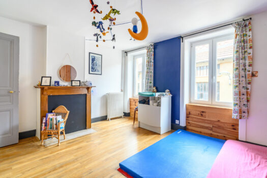 🏡 GRANDRIS – Maison de village entièrement rénovée avec goût – 220 m² habitables + Terrasse + jardin + Atelier – 250 000 €