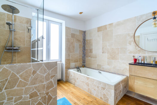 🏡 GRANDRIS – Maison de village entièrement rénovée avec goût – 220 m² habitables + Terrasse + jardin + Atelier – 250 000 €