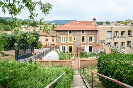 🏡 GRANDRIS – Maison de village entièrement rénovée avec goût – 220 m² habitables + Terrasse + jardin + Atelier – 250 000 €