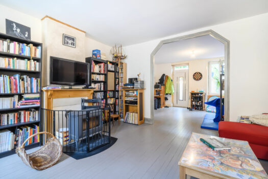 🏡 GRANDRIS – Maison de village entièrement rénovée avec goût – 220 m² habitables + Terrasse + jardin + Atelier – 250 000 €